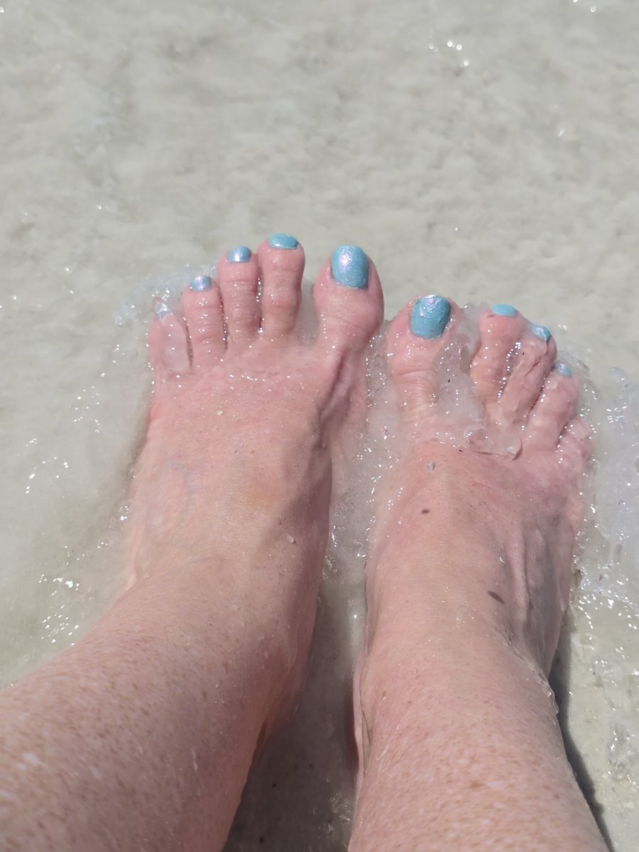 TipToeBlissfun's tweet photo. 🌴☀️ Beach Toes &amp; Ocean Waves 🌊
My toes got plenty of beach time today… want to see what they look like after a day in the sand and sea? 😉🦶🏼
Come take a peek at feetfinder and let me know what you think. 💕
#feetfinder #feet #toes https://t.co/3pXS8BPEcx
