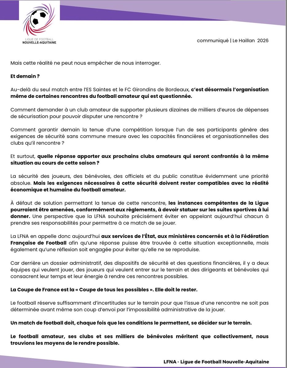 DonFcgb's tweet photo. 🚨 #CoupeDeFrance : 

🔴📝 La @LigueFootballNA communique à son tour et en appelle à la ministre des sports @Marina_Ferrari ainsi qu’à la @FFF : 

« À 𝐝é𝐟𝐚𝐮𝐭 𝐝𝐞 𝐬𝐨𝐥𝐮𝐭𝐢𝐨𝐧 𝐩𝐞𝐫𝐦𝐞𝐭𝐭𝐚𝐧𝐭 𝐥𝐚 𝐭𝐞𝐧𝐮𝐞 𝐝𝐞 𝐥𝐚 𝐫𝐞𝐧𝐜𝐨𝐧𝐭𝐫𝐞 𝐞𝐧𝐭𝐫𝐞 𝐥’𝐄𝐒 𝐒𝐚𝐢𝐧𝐭𝐞𝐬 𝐞𝐭 𝐥𝐞𝐬 𝐆𝐢𝐫𝐨𝐧𝐝𝐢𝐧𝐬, 𝐥𝐞𝐬 𝐢𝐧𝐬𝐭𝐚𝐧𝐜𝐞𝐬 𝐜𝐨𝐦𝐩é𝐭𝐞𝐧𝐭𝐞𝐬 𝐝𝐞 𝐥𝐚 𝐋𝐢𝐠𝐮𝐞 𝐩𝐨𝐮𝐫𝐫𝐚𝐢𝐞𝐧𝐭 ê𝐭𝐫𝐞 𝐚𝐦𝐞𝐧é𝐞𝐬, 𝐜𝐨𝐧𝐟𝐨𝐫𝐦é𝐦𝐞𝐧𝐭 𝐚𝐮𝐱 𝐫è𝐠𝐥𝐞𝐦𝐞𝐧𝐭𝐬, à 𝐝𝐞𝐯𝐨𝐢𝐫 𝐬𝐭𝐚𝐭𝐮𝐞𝐫 𝐬𝐮𝐫 𝐥𝐞𝐬 𝐬𝐮𝐢𝐭𝐞𝐬 𝐬𝐩𝐨𝐫𝐭𝐢𝐯𝐞𝐬 à 𝐥𝐮𝐢 𝐝𝐨𝐧𝐧𝐞𝐫.

Une perspective que la LFNA souhaite précisément éviter en appelant aujourd’hui chacun à prendre ses responsabilités pour permettre à ce match de se jouer.

La LFNA en appelle donc aujourd’hui aux services de l’État, aux ministères concernés et à la Fédération
Française de Football afin qu’une réponse puisse être trouvée à cette situation exceptionnelle, mais également qu’une réflexion soit engagée pour éviter qu’elle ne se reproduise.

𝐂𝐚𝐫 𝐝𝐞𝐫𝐫𝐢è𝐫𝐞 𝐮𝐧 𝐝𝐨𝐬𝐬𝐢𝐞𝐫 𝐚𝐝𝐦𝐢𝐧𝐢𝐬𝐭𝐫𝐚𝐭𝐢𝐟, 𝐝𝐞𝐬 𝐝𝐢𝐬𝐩𝐨𝐬𝐢𝐭𝐢𝐟𝐬 𝐝𝐞 𝐬é𝐜𝐮𝐫𝐢𝐭é 𝐞𝐭 𝐝𝐞𝐬 𝐪𝐮𝐞𝐬𝐭𝐢𝐨𝐧𝐬 𝐟𝐢𝐧𝐚𝐧𝐜𝐢è𝐫𝐞𝐬, 𝐢𝐥 𝐲 𝐚 𝐝𝐞𝐮𝐱 é𝐪𝐮𝐢𝐩𝐞𝐬 𝐪𝐮𝐢 𝐯𝐞𝐮𝐥𝐞𝐧𝐭 𝐣𝐨𝐮𝐞𝐫, 𝐝𝐞𝐬 𝐣𝐨𝐮𝐞𝐮𝐫𝐬 𝐪𝐮𝐢 𝐯𝐞𝐮𝐥𝐞𝐧𝐭 𝐞𝐧𝐭𝐫𝐞𝐫 𝐬𝐮𝐫 𝐥𝐞 𝐭𝐞𝐫𝐫𝐚𝐢𝐧 𝐞𝐭 𝐝𝐞𝐬 𝐝𝐢𝐫𝐢𝐠𝐞𝐚𝐧𝐭𝐬 𝐞𝐭 𝐛é𝐧é𝐯𝐨𝐥𝐞𝐬 𝐪𝐮𝐢 𝐜𝐨𝐧𝐬𝐚𝐜𝐫𝐞𝐧𝐭 𝐥𝐞𝐮𝐫 𝐭𝐞𝐦𝐩𝐬 𝐞𝐭 𝐥𝐞𝐮𝐫 é𝐧𝐞𝐫𝐠𝐢𝐞 à 𝐫𝐞𝐧𝐝𝐫𝐞 𝐜𝐞𝐬 𝐫𝐞𝐧𝐜𝐨𝐧𝐭𝐫𝐞𝐬 𝐩𝐨𝐬𝐬𝐢𝐛𝐥𝐞𝐬 ! »