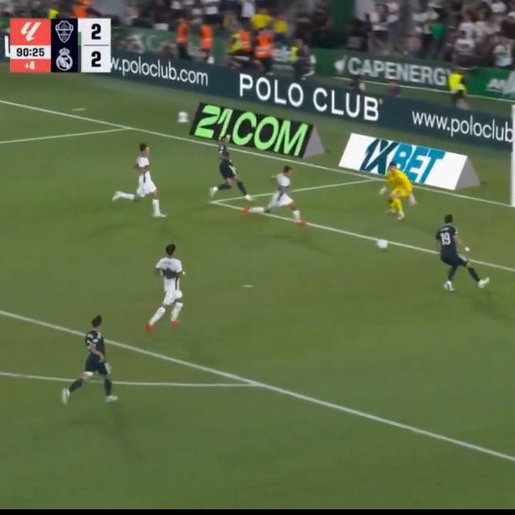 ActuFoot_'s tweet photo. 🚨🚨 Kylian MBAPPÉ 🇫🇷 : « Ma passe à Espi 🇪🇸 contre Elche ? IL FAUT FAIRE LA PASSE.

Peut-être que j'aurais pu marquer si j'avais tiré, mais il était seul, donc ça aurait été à 100 % un but.

Donc il n'y a PAS EU UN SEUL INSTANT OÙ J’AI PENSÉ À TIRER.

JE PRÉFÈRE GAGNER avant tout. » 😁

🎙️ @diarioas via @theMadridZone
