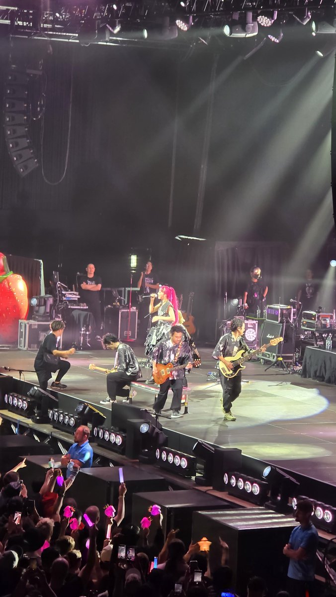Sebman90's tweet photo. #LiSA #LiSAEuropeandUKTour #Düsseldorf https://t.co/rwDzPtskYT