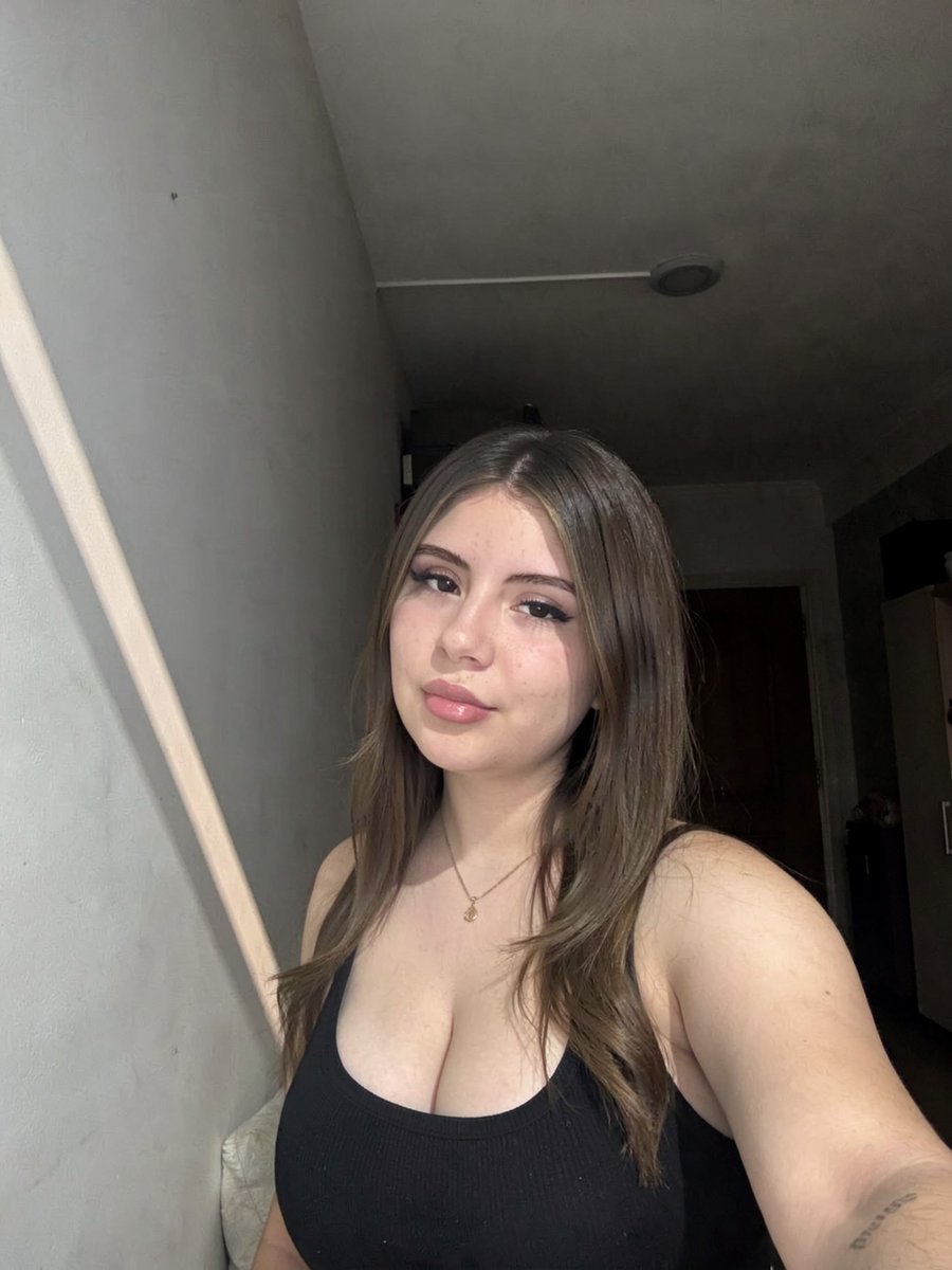 chloebabyydoll's tweet photo. one picture. your reaction. https://t.co/I7QKSd13kF