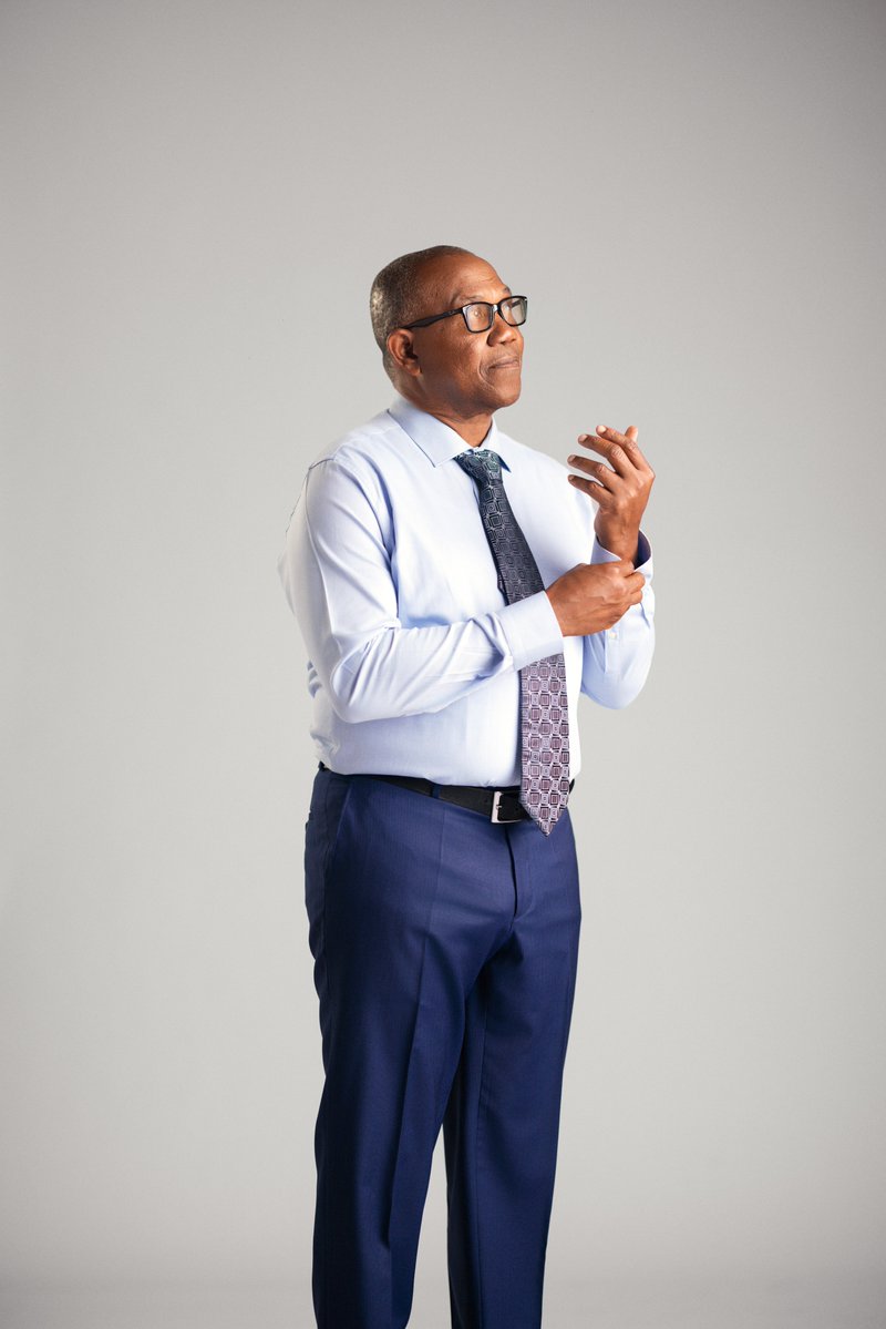 gabe_teee's tweet photo. Okwute no be guy man name.

Mr Peter Obi's official Campaign portraits https://t.co/Dy7V1wkHCO