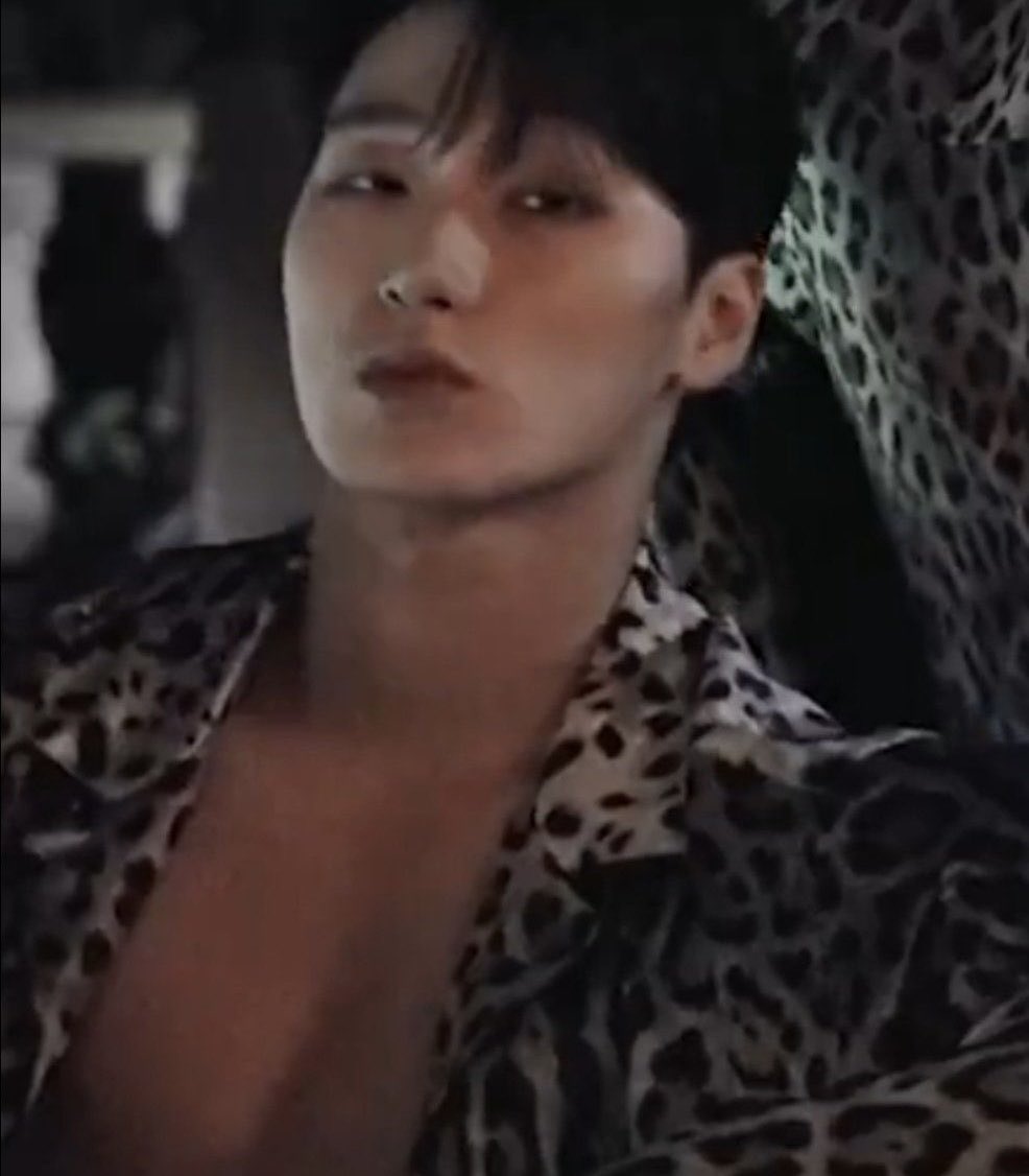 sanieppudding's tweet photo. Leopard print is really his thing huh https://t.co/6fZtGuNE2G