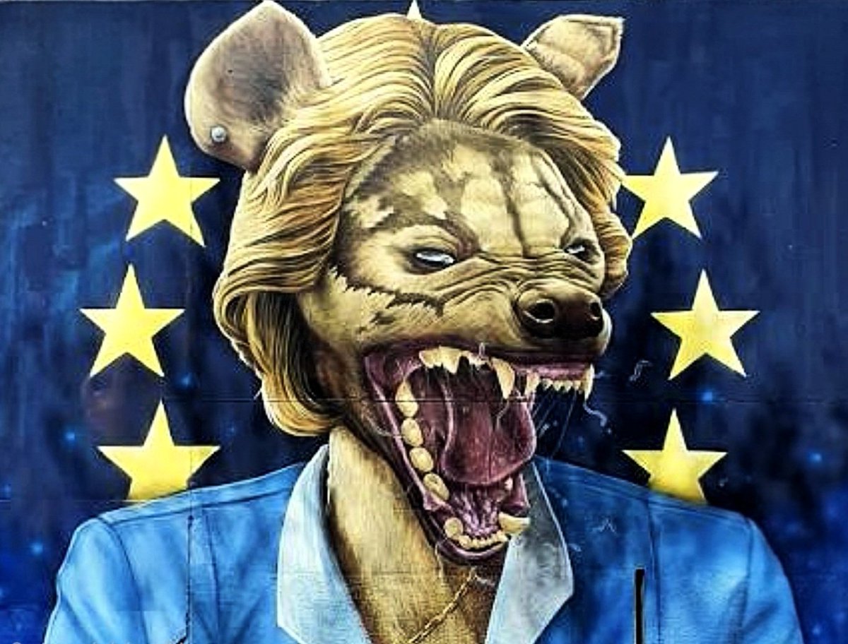 f_asselineau's tweet photo. 😎 𝗟𝗘 𝗥𝗔𝗖𝗞𝗘𝗧 𝗗𝗘 𝗭𝗘𝗟𝗘𝗡𝗦𝗞𝗬
🇪🇺💰𝗟𝗘𝗬𝗘𝗡 𝗧𝗪𝗘𝗘𝗧𝗘 𝗤𝗨'𝗘𝗟𝗟𝗘 𝗩𝗔 𝗘𝗡𝗖𝗢𝗥𝗘 𝗟𝗨𝗜 𝗩𝗘𝗥𝗦𝗘𝗥 𝟯,𝟯 𝗠𝗜𝗟𝗟𝗜𝗔𝗥𝗗𝗦 € 𝗗𝗘𝗠𝗔𝗜𝗡
⚠️ Peu importe que les Français soient de plus en plus pauvres ! Cette Allemande élue par personne s'en fiche totalement. Elle donne le fruit de nos impôts au régime mafieux de Kiev avec une totale absence de contrôle démocratique et une désinvolture dignes de l'Ancien Régime.

Il crève les yeux que ce racket qui nous saigne aux quatre veines va tôt ou tard faire exploser tout le système européiste .

=====