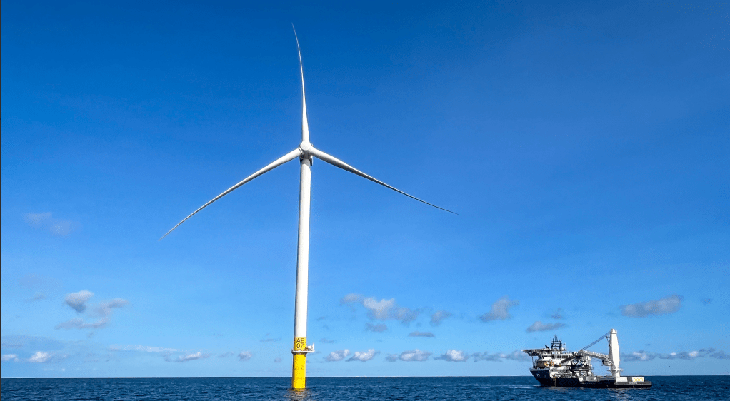 TurnForwardWind's tweet photo. All 65 turbines are now installed at Revolution Wind. The 704MW project will power 350,000+ homes in Rhode Island and Connecticut, a major addition to the New England grid as electricity demand continues to grow. Full statement: https://t.co/iCaYkGxRt0 https://t.co/GiykQuxVCe