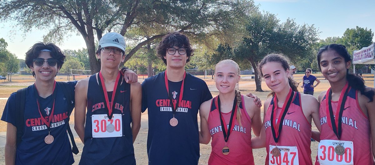 Cententrack's tweet photo. Titans hard at work. Nandini won the girls varsity race with a time of 18:20 and  Anastasia placed 9th. Freshman Brynn placed 18th in the girls JV race.  Muhriz placed 12th and Santigo 13th in the varsity boys race with Tsetstumur placing 2nd in the JV boys. Congratulations!! https://t.co/zb4apmbWi7