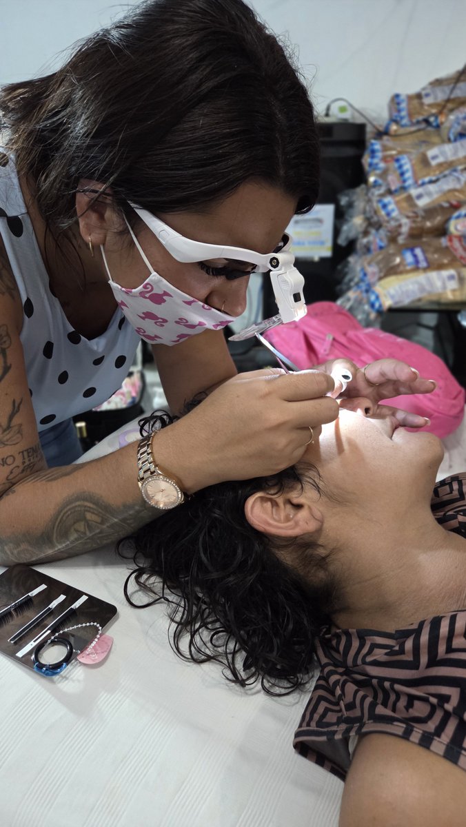 SJuanPabloII_'s tweet photo. Corte de cabello y pestañas pelo a pelo para personas en condición de calle. 
Gracias por su apoyo todo es posible. 
Programas de motivación. https://t.co/Oa9A9dKXhJ