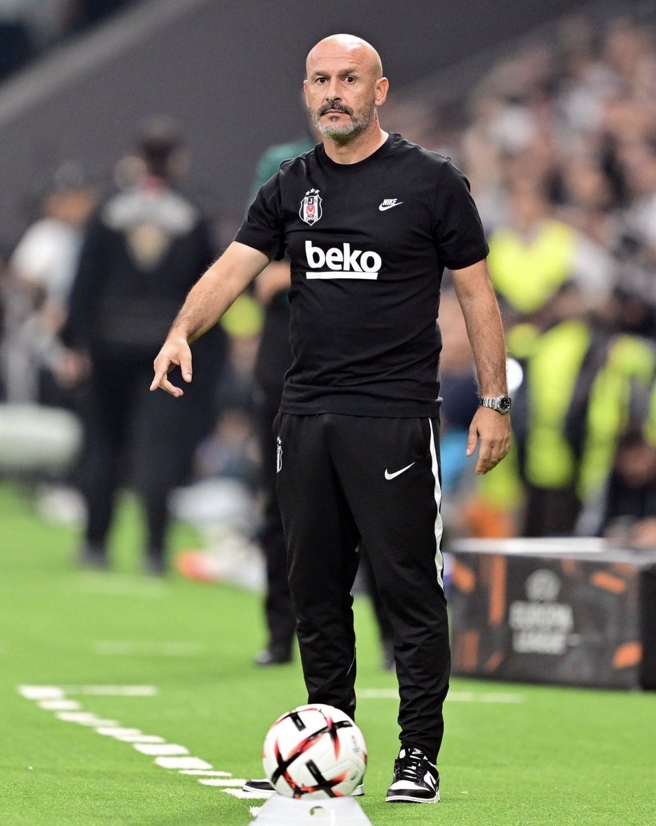 yasinouma's tweet photo. Finali kiminle oynayacagiz dogru duzgun takim yok Uefa’da ? https://t.co/jf6uJMk44E