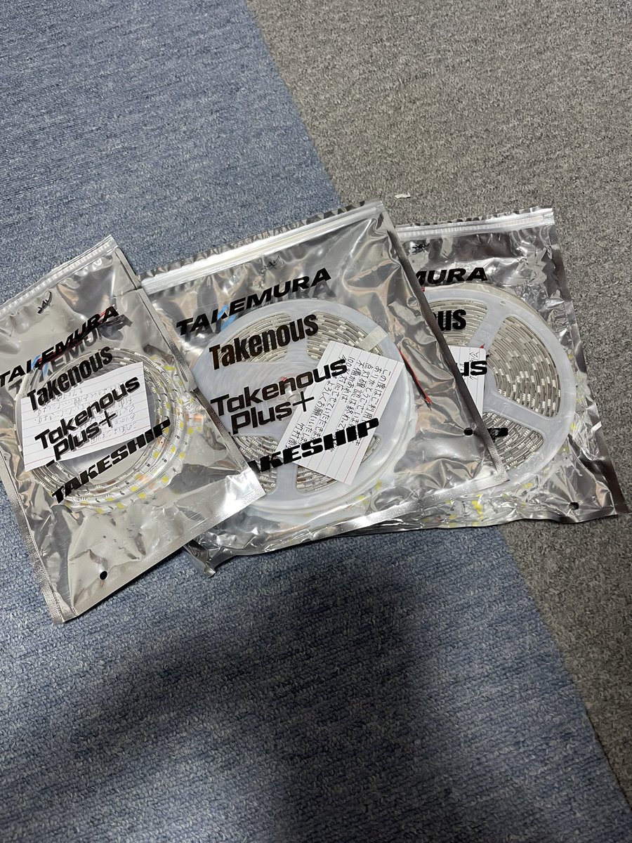 HIDEO94304709's tweet photo. さて、注文した物が、来てたけど、どこに？地元じゃ、タンク上は、いないから、やっぱり上かなぁ😊 https://t.co/njpC3p7NQo