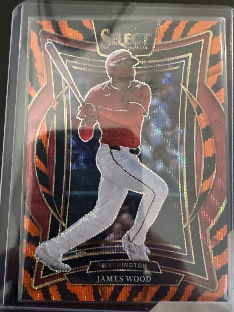 unfan22's tweet photo. Can anyone tell me what this insert is called? Came out of a 2024-2025 Panini select pack. I can find the orange flash on e-bay but not this one. @CardPurchaser @DomCardboard https://t.co/VSAr8NumWh