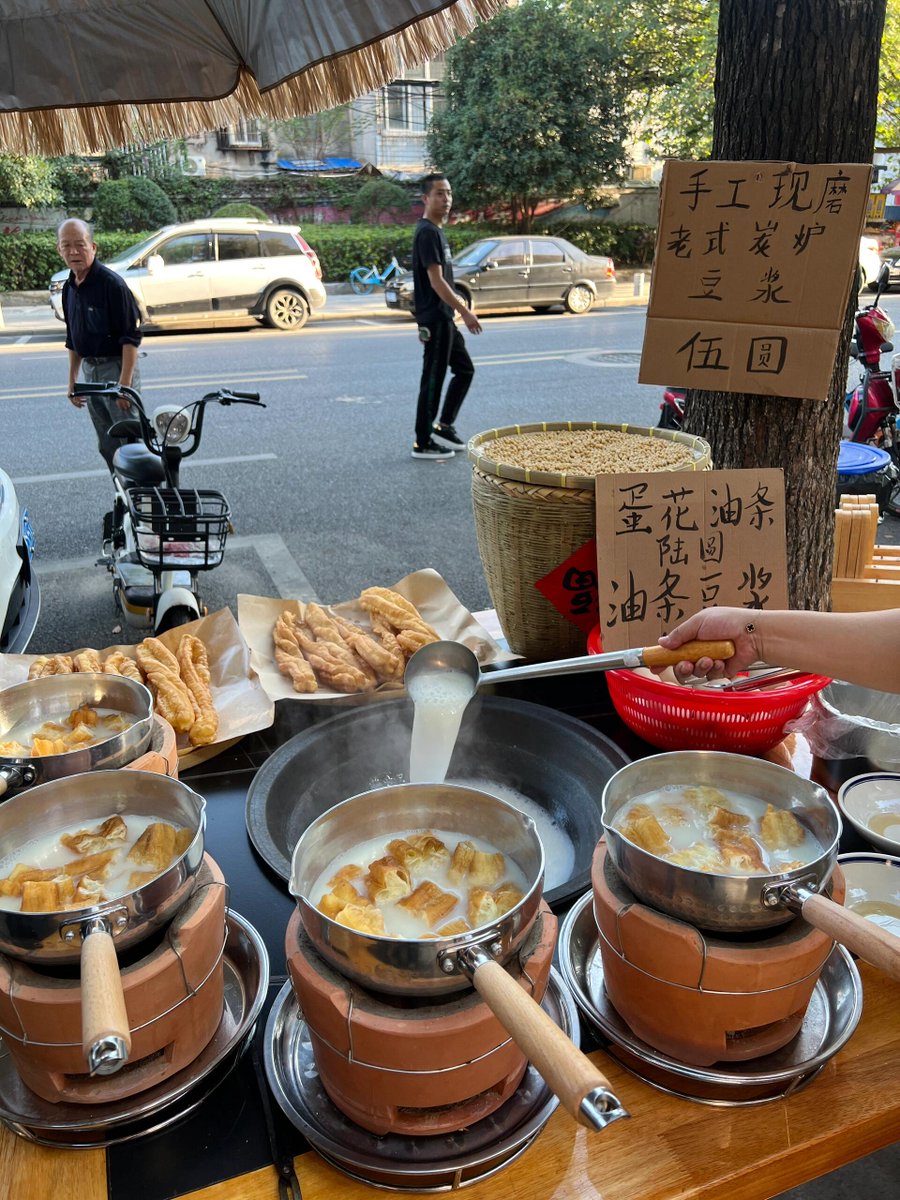 ArletteAbrxstp's tweet photo. Craving this crispy street fried dough stick with hot soy milk on a chilly morning! Warm, savory, pure comfort ， https://t.co/xqXmJllgUZ