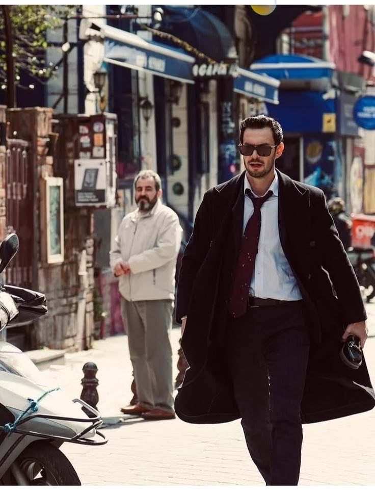Henazw8b's tweet photo. The husband of the year #SevdiğimSensin https://t.co/iUWkAQ7lEO