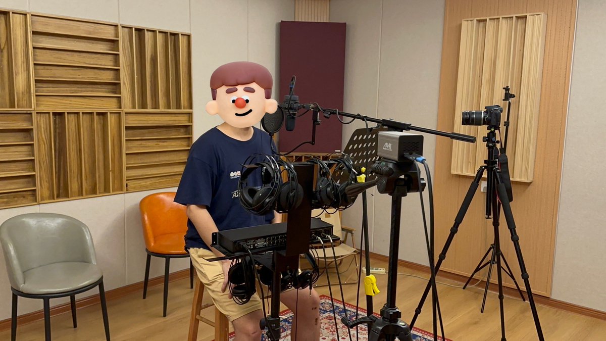 joyau274558's tweet photo. Just finished filming the funniest variety show segment of my year! Still laughing over the silly game challenges and impromptu jokes  #VarietyShowVibes， https://t.co/hcUr1F7i69