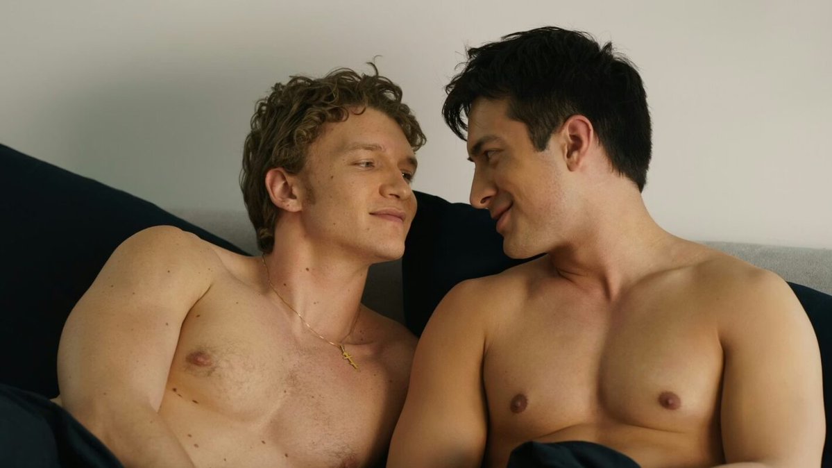 Variety's tweet photo. Hudson Williams teases that “Heated Rivalry” Season 2 will lean more into “interrelational communication problems” than the yearning of Season 1:

“It’s a sad book. If Season 1/Book 1 is the yearning season, Book 2 is external adversity and interrelational communication problems that feel very real and human,” said Williams. “Just to be able to play those as Shane is going to be frustrating and annoying to leave set with things that are left unsaid, but hopefully it will make for good TV.”

https://t.co/Vu5z9eqMs2