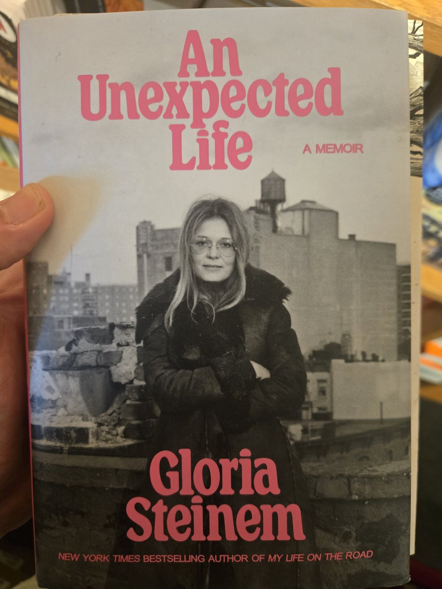 VelikovskyBook's tweet photo. In her new posthumously published memoir, An Unexpected Life, Gloria Steinem devotes a few paragraphs to Velikovsky and how his ideas were suppressed. 

Can't wait to share my interview with Steinem for Velikovsky's biography (conducted a few years ago) when she discussed Velikovsky's impact on herself. 

It will be in the chapter called: Celebrity, Guns, & Sex-- OUT SOON.