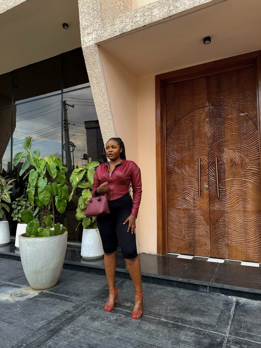 tifepereao's tweet photo. Fact about tall girls? https://t.co/jveQB8s9UU