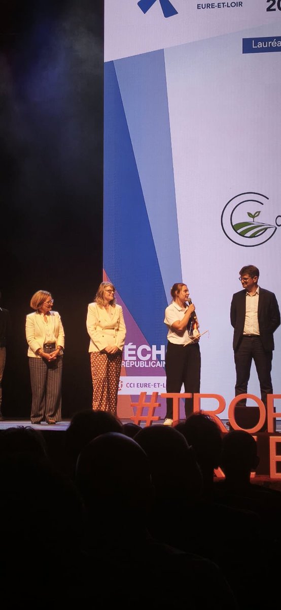 ChrisLEDORVEN's tweet photo. Remise des trophées des entreprises d’Eure et Loir : félicitations aux entrepreneurs de l’agglomération de Dreux et de tout le département ! https://t.co/xIh4rT8k6p