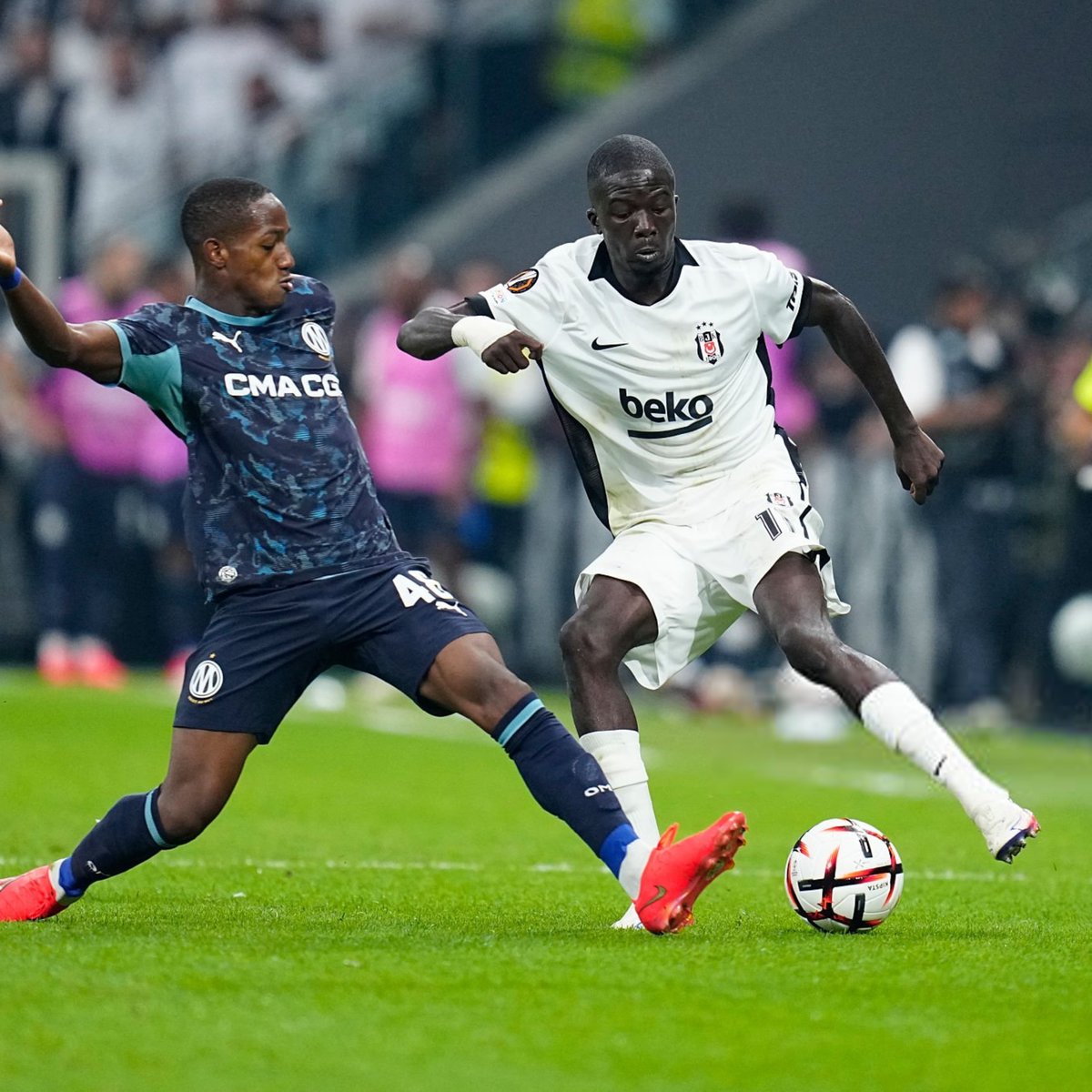 lnstantFoot's tweet photo. Les Olympiques ont du mal face aux clubs turcs cette saison... 😬

❌ Défaite de l'OL contre Fenerbahçe
❌ Défaite de l'OM contre Besiktas

Le chat noir. 🐈‍⬛ https://t.co/jglSikxFEM