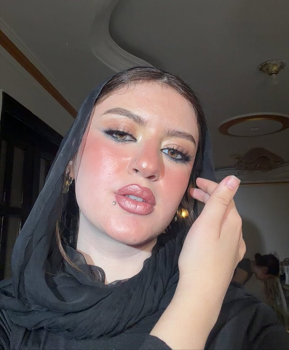 Hiijabqueens's tweet photo. " كأنها تعرف قيمتها، لذلك لا تشرحها " https://t.co/IBTsrJjonR