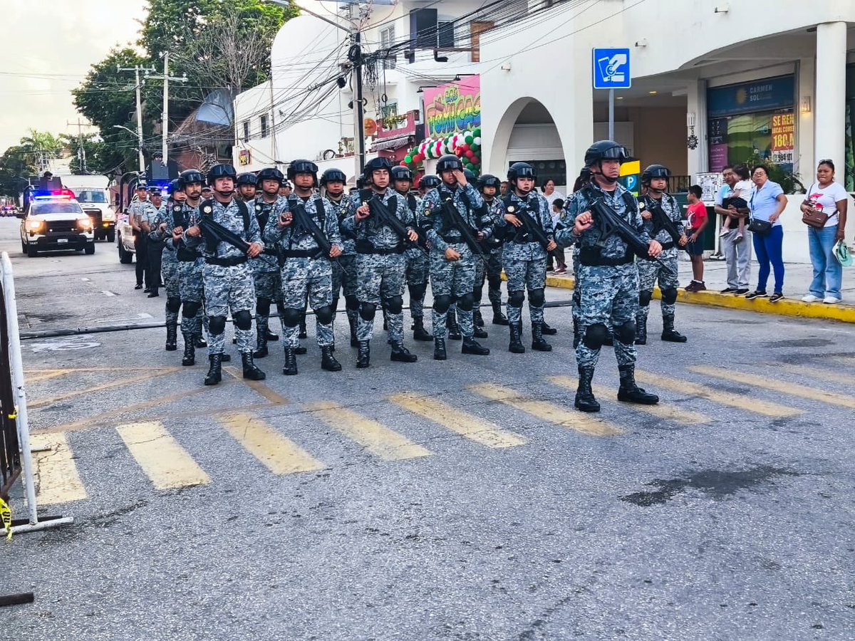 GNQRoo's tweet photo. Elementos de la Guardia Nacional participaron en los desfiles cívicos conmemorativos realizados en los 11 municipios de Quintana Roo, como parte de las actividades destinadas a preservar y fortalecer los valores cívicos, patrióticos y el respeto a los símbolos nacionales. https://t.co/FhrokKOhJG