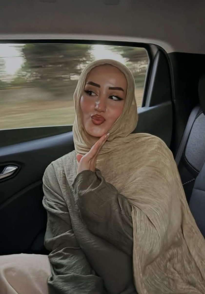 Hiijabqueens's tweet photo. " بعض الحكايات أجمل حين تبقى ناقصة " https://t.co/aEqMFi9y70