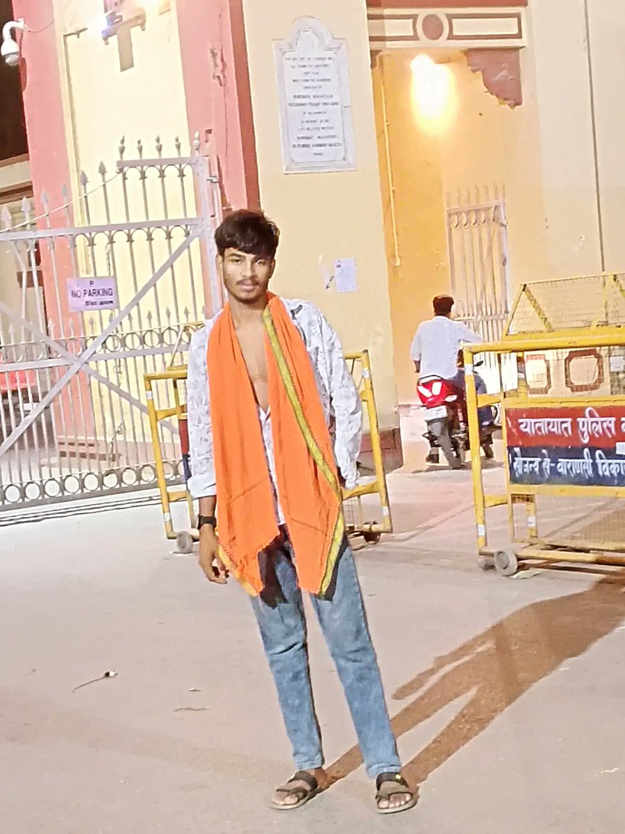 allisonhillho76's tweet photo. Banaras forever. Hashtag tip: Be sure to add these hashtags below the caption: BHU, Lanka Gate, Varanasi, Banaras Vibes, Banaras Diaries, Banarasi. https://t.co/XbbZ1E5EPv