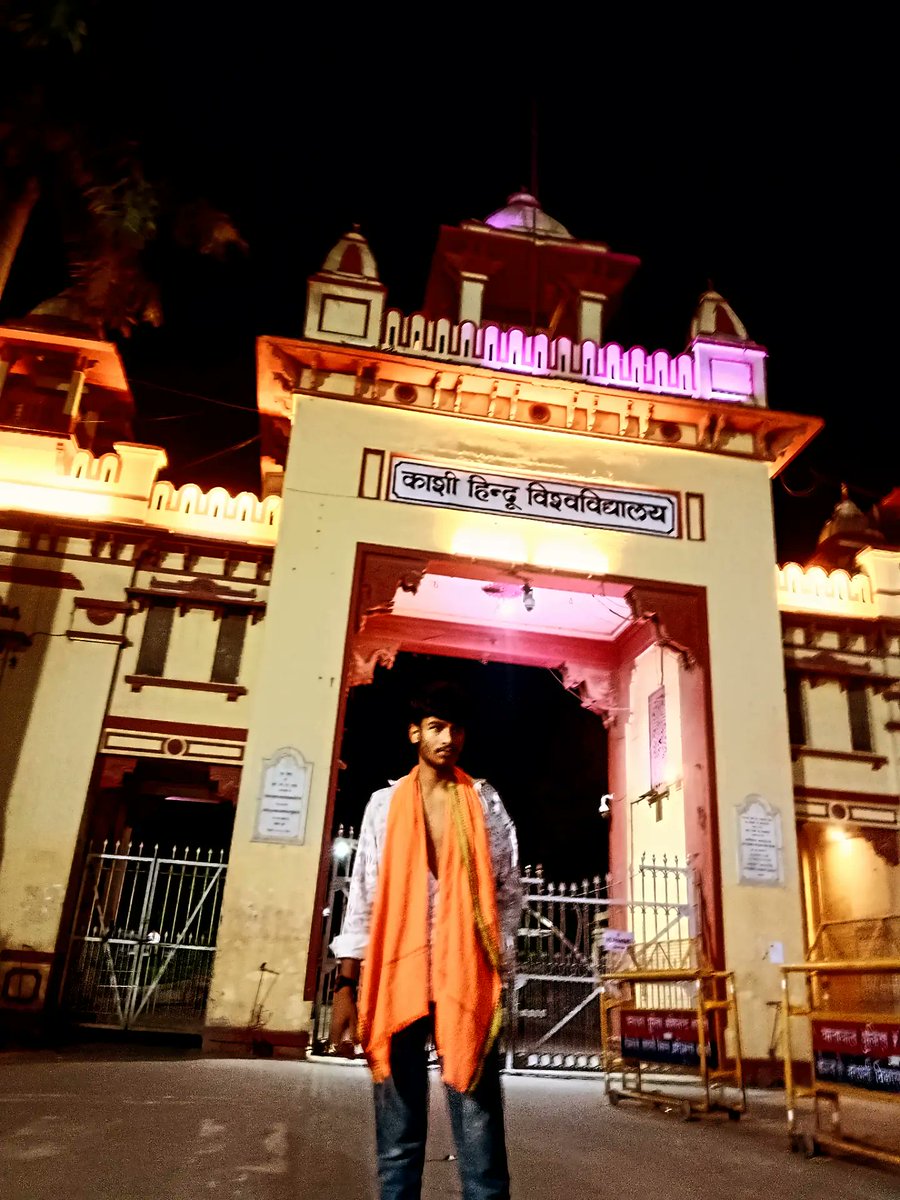 allisonhillho76's tweet photo. Banaras forever. Hashtag tip: Be sure to add these hashtags below the caption: BHU, Lanka Gate, Varanasi, Banaras Vibes, Banaras Diaries, Banarasi. https://t.co/XbbZ1E5EPv