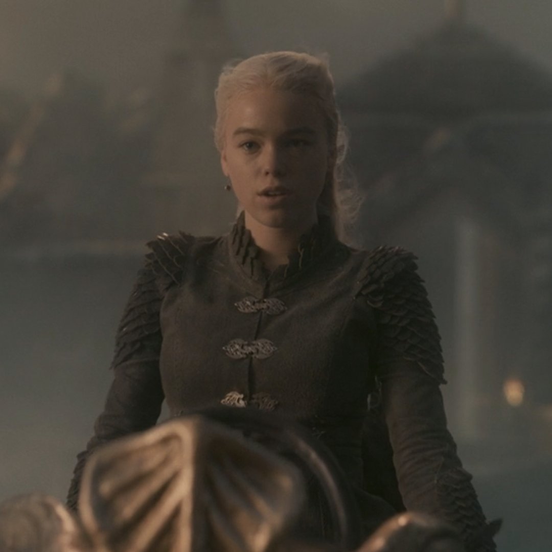 HBO_Brasil's tweet photo. A gente sempre soube que a Milly Alcock nasceu pra voar, né? 🥹❤️ https://t.co/hAMSrfH3sc