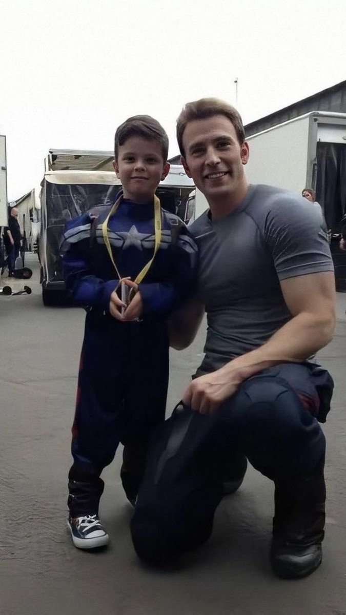 SEBNATI0N's tweet photo. brb pretending this is actually steve rogers https://t.co/fNHluqNZz3