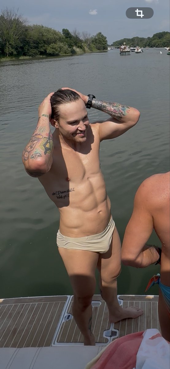 ItsMasonCole's tweet photo. I Refuse That Summer Is Over https://t.co/SHhIQFIgM3