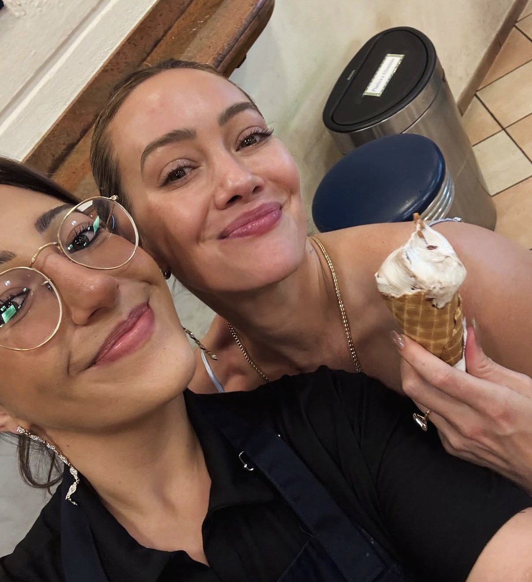 hilaryfeeds's tweet photo. hilary duff recently in italy https://t.co/zL6INSvRNo