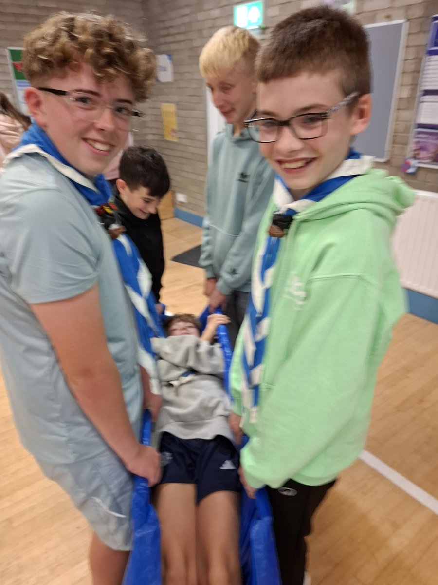 newryscouts's tweet photo. After some games 🃏 🏃‍♀️ our #Scouts learnt some #FirstAid ⛑️. Many thanks to Anthony from St.John Ambulance Newry 🚑 who came down and helped them work towards stage 1 of their emergency badge. #SkillsForLife #ScoutsDoStuff #GivingBack #Training #ScoutingIreland #Scouting ⛑️🚑⚜️ https://t.co/eEC7uLxTF6
