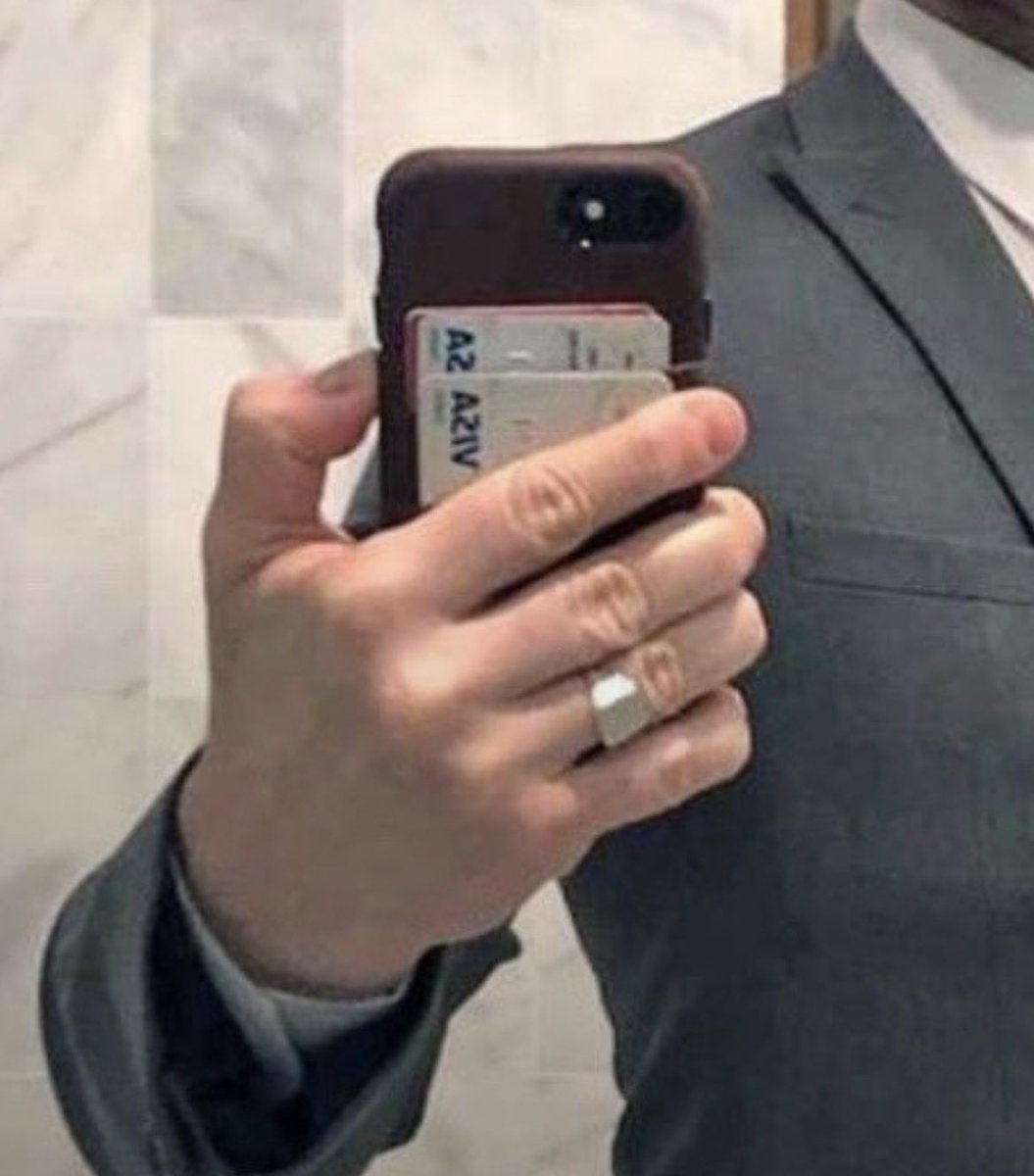 2011cherik's tweet photo. can he move his hand, i’m trying to buy an ipad https://t.co/5CvLwDnAD9