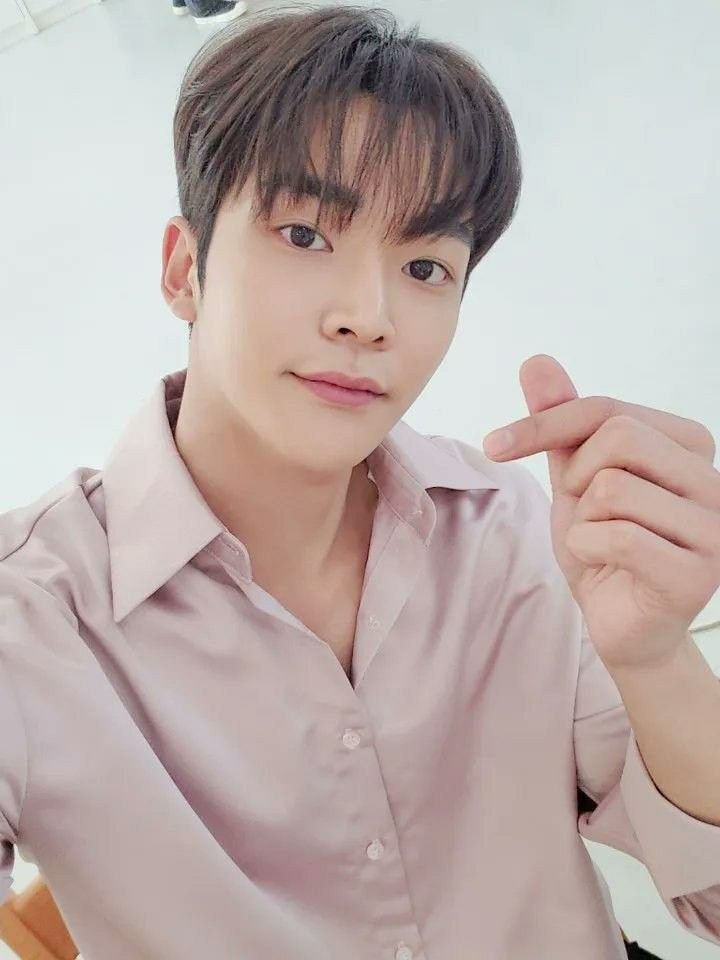Fantasy_Egypt's tweet photo. 💫 يوم جديد في كوريا باقي D-220🐭علي خروج روون من الخدمة العسكرية 🥹♥

#로운 #ROWOON #ロウン #路云 https://t.co/MP68s1NFgn