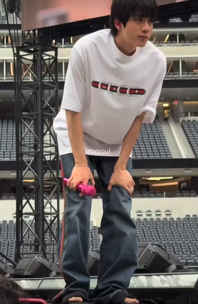 ElenaFostef31f's tweet photo. 先輩BESTYの皆様方ーーー！！ 私、去年を知らぬ新参者ゆえ、お教え願いたいーーーーーー！！！ 去年のコラボケーキはどれくらいで売り切れましたかーーー！！？？？ 発売と同時にサバ落ちしたっぽいのは察しました、、 ①サバ落ち復活後、繋がったと思ったら完売😇 https://t.co/VLTwxL0Pqs