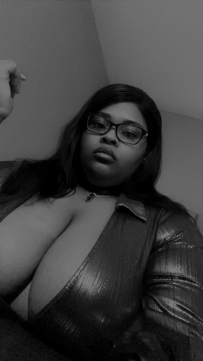 BryttiBoop's tweet photo. Scrolling through my phone finding fine ass pictures of myself snake me smile🤭🤭🤭 here’s some of big mama’s favorites😘 https://t.co/ISp06Bcz5V