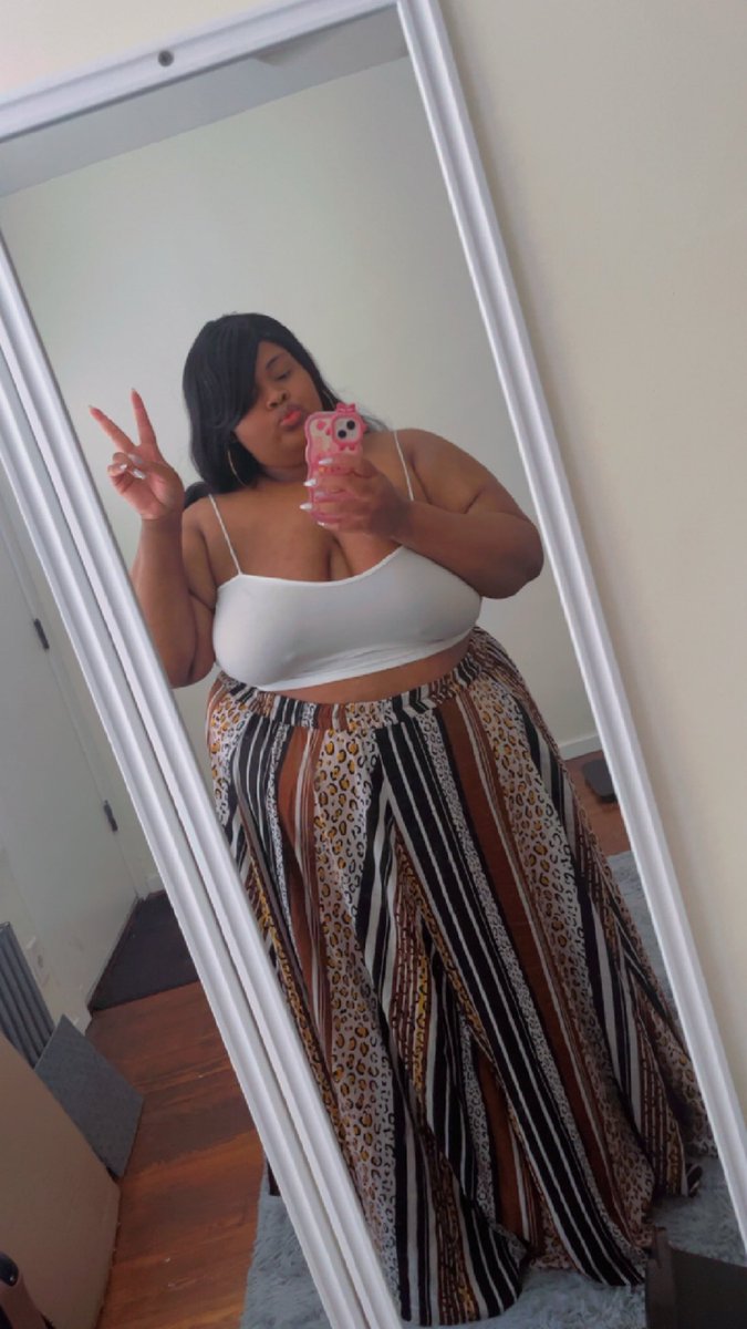 BryttiBoop's tweet photo. Scrolling through my phone finding fine ass pictures of myself snake me smile🤭🤭🤭 here’s some of big mama’s favorites😘 https://t.co/ISp06Bcz5V