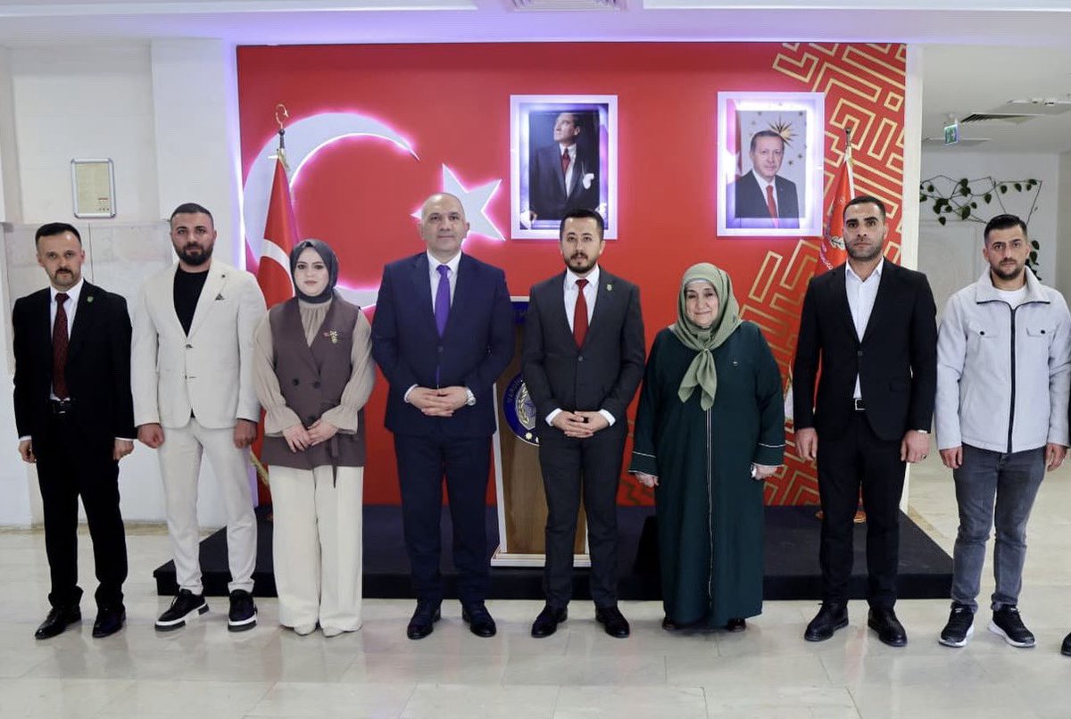 ibrahimari0's tweet photo. 17.09.2026 tarihli ve 2026/316 sayılı Cumhurbaşkanlığı Kararnamesi ile Sinop İl Emniyet Müdürü olarak atanan, Mardin’imizin çok sevdiği Emniyet Müdürümüz Sayın Recep TECİMER’e yeni görevinin hayırlı olmasını diliyorum.

Görev yaptığı süre boyunca şehit ailelerimizin ve gazilerimizin her zaman yanında olan, desteklerini esirgemeyen ve bizlere gösterdiği yakın ilgi ve samimiyetle gönüllerimizde güzel bir yer edinen Sayın Müdürümüzün Mardin’de bıraktığı güzel hatıralar ve şehit ailelerimiz ile gazilerimize gösterdiği hassasiyet hiçbir zaman unutulmayacaktır.

Yeni görevinin hayırlı olmasını diliyor, Sinop’ta da başarılarının devamını temenni ediyorum. 🇹🇷

@mustafaciftcitr 
@ValiFidan 
@tcmrrcp
