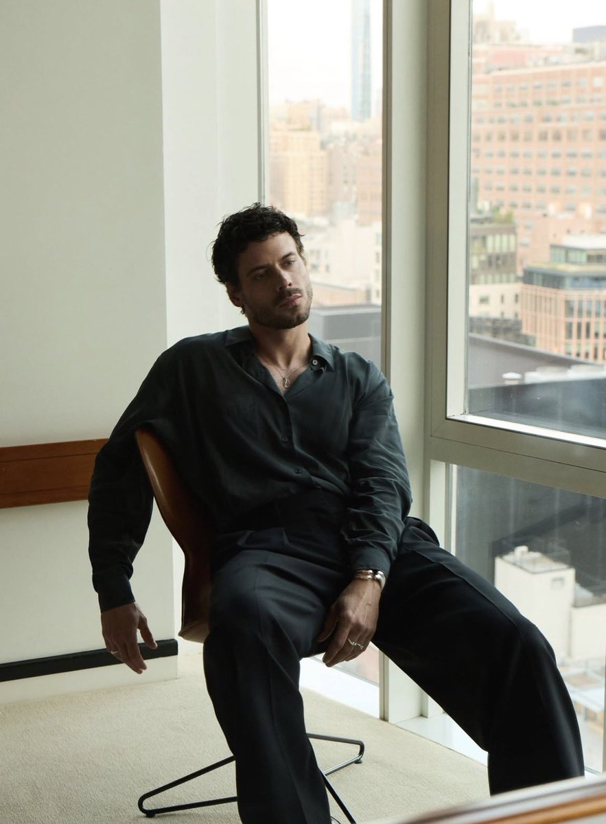 FilmUpdates's tweet photo. François Arnaud for Swarovski 

📸: Victoria Stevens https://t.co/ewx9WV1h9H