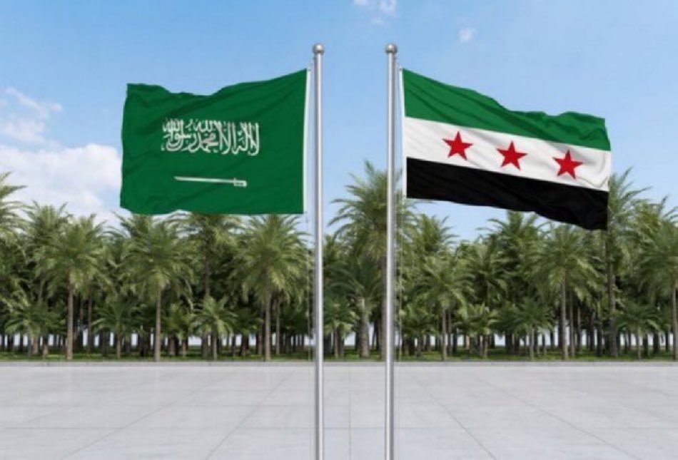 SaudiNews50's tweet photo. سوريا تتضامن مع السعودية وتدين الاعتداء الحوثي على الطائف:

تعرب الجمهورية العربية السورية عن إدانتها واستنكارها الشديدين للاعتداء الذي شنته ميليشيات الحوثي بواسطة طائرة مسيرة استهدفت محافظة الطائف في المملكة العربية السعودية الشقيقة، وأسفر عن ارتقاء مواطن وإصابة اثنين آخرين، في انتهاك سافر لسيادة المملكة وتهديد لأمنها واستقرارها.

وتؤكد وزارة الخارجية والمغتربين تضامن سوريا الكامل مع المملكة، ووقوفها إلى جانبها في جميع الإجراءات والتدابير التي تتخذها لحماية أراضيها وأمنها واستقرارها.

كما تتقدم وزارة الخارجية والمغتربين بأحر التعازي وصادق المواساة إلى أسرة الفقيد والشعب السعودي الشقيق، متمنية الشفاء العاجل للمصابين، وداعية الله تعالى أن يديم على المملكة وشعبها الأمن والأمان.

-