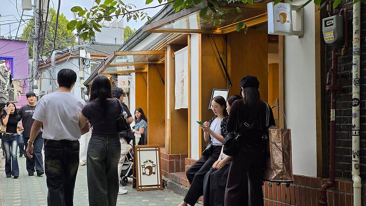 PopBase's tweet photo. Time Out Magazine has released its ranking for this year's 40 coolest neighborhoods in the world. The top 5 are: 

1. Jongno 3-ga, Seoul, South Korea
2. L’Ocean District, Rabat, Morocco 
3. Neos Kosmos, Athens, Greece 
4. Chinatown, Los Angeles, USA
5. Govanhill, Glasgow, Scotland

(https://t.co/lVKUJCTzxM)