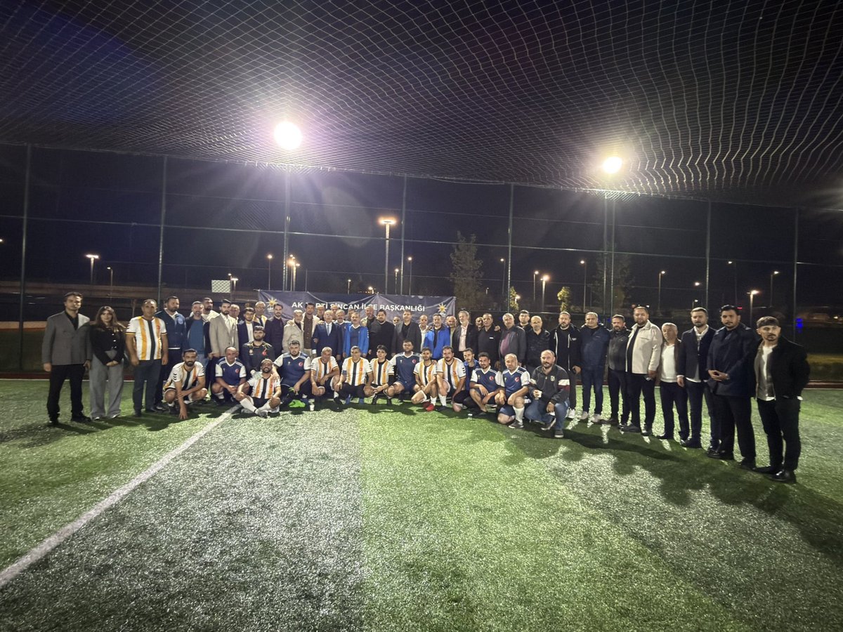 Korkutataserkan's tweet photo. İl Sosyal Politikalar Başkanlığımız tarafından düzenlenen turnuvamızda futbol heyecanı tüm hızıyla devam ediyor.
Bugünkü karşılaşmalarda;
⚽️ Sincan 🆚 Polatlı
⚽️ Kızılcahamam 🆚 Elmadağ
ilçelerimiz sahada mücadele ederken, sporun birleştirici gücüyle teşkilatımızın birlik ve beraberliğini bir kez daha ortaya koydu.
Sahada rekabetin, tribünlerde dostluğun ve kardeşliğin hâkim olduğu turnuvamızda mücadele eden tüm takımlarımıza teşekkür ediyor, başarılarının devamını diliyoruz.
Birlikte mücadele ediyor, birlikte güçleniyoruz. 🤝⚽️