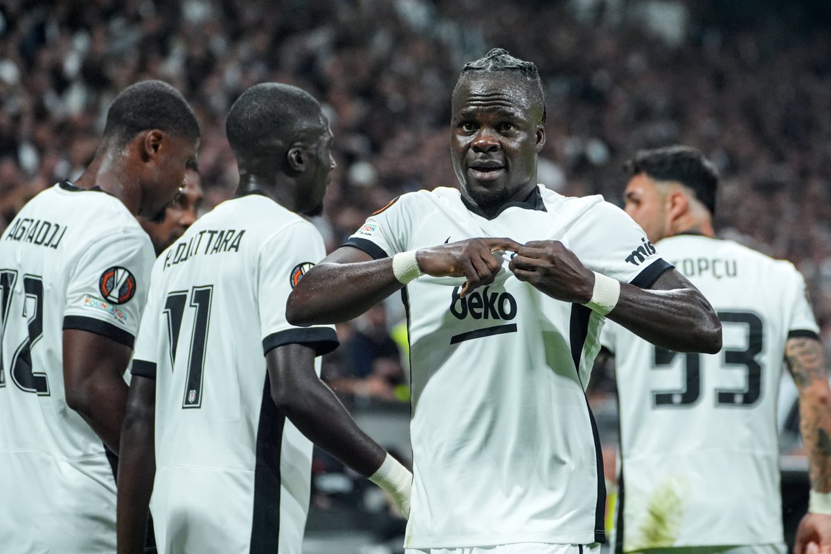 sevgis3434's tweet photo. Junior Olaitan gerçekten 24 yaşında mı bence yaşı büyük ama iyi topçu 
#BJKvMAR
Vincenzo Italiano. https://t.co/eGPWAeehSJ