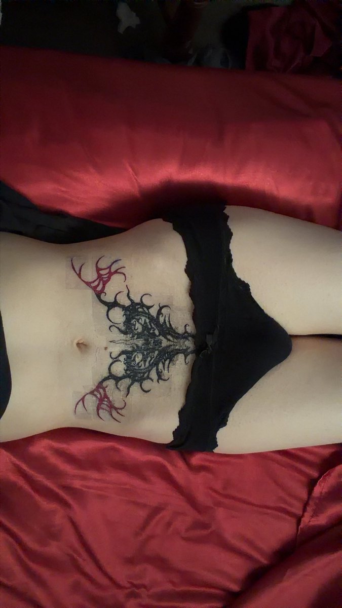 vampyricfangz's tweet photo. bed rotting while my womb heals >~< https://t.co/ZUi9LGepf3