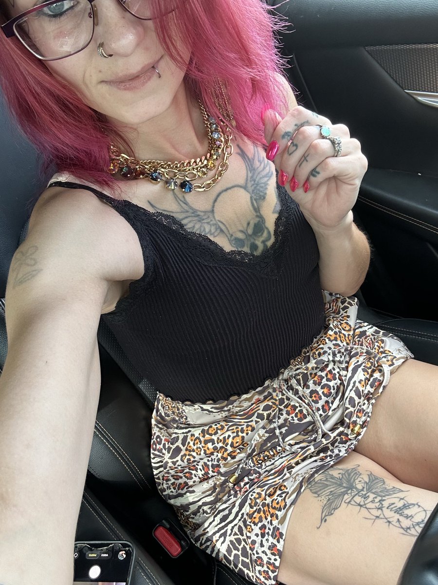 LadyNoirCreator's tweet photo. I could be a good influence… but where’s the fun in that? 😏🖤😘 https://t.co/wAgHCpMG2M
