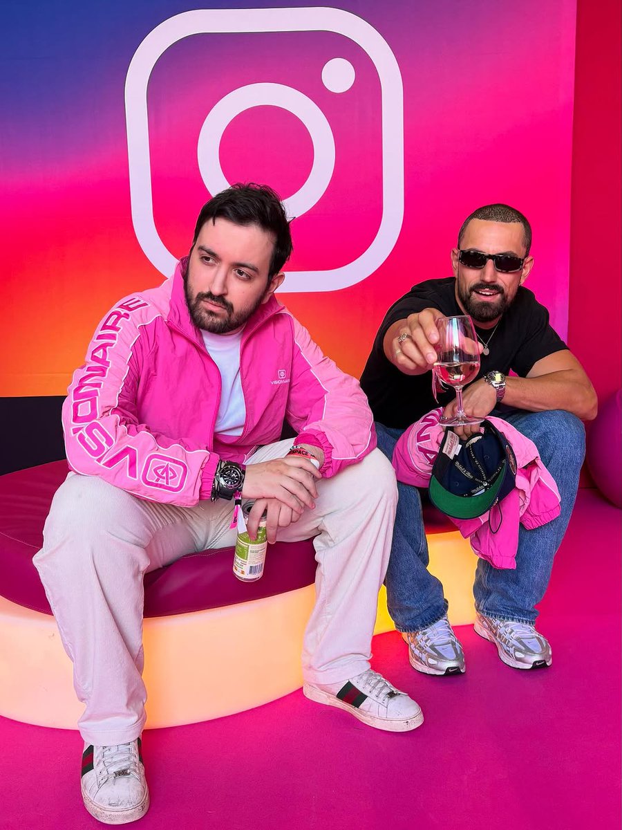 fony_one's tweet photo. Vraiment deux journées superbes à @. Un temps de divertissement fou, des performances artistiques mémorables, et la joie de revoir des amis. Un grand merci à Big Flo et Oli et leurs équipes, qui ont rendu ces moments possibles. https://t.co/8yltNcHcaL
