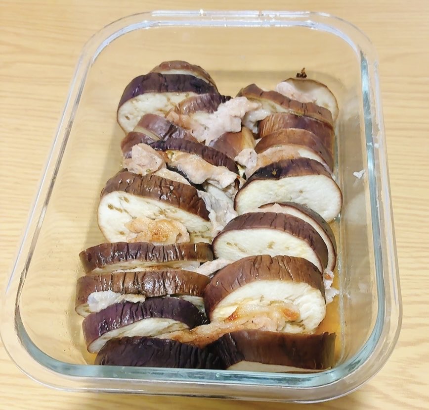 panda_ka_tabun's tweet photo. 今朝の朝食
ささみの塩麹焼き
ナスと豚肉の重ね蒸し
春雨サラダ
味噌汁
炊き込みご飯

ズッキーニと豚肉の重ね蒸しをうどんスープで作ると美味しいというのを見かけて、ナスの方が安いのでとりあえずナスで作ってみました https://t.co/AD5WfBJn7a