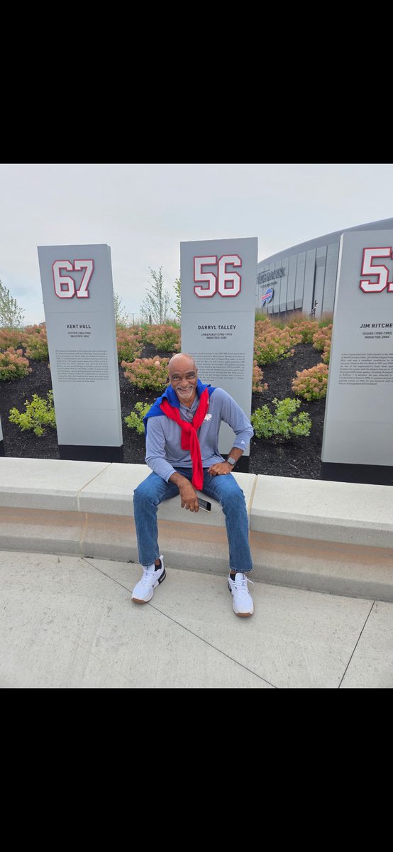 J9Talley's tweet photo. Wrong shoes, but he got everything else right. https://t.co/DQCWy4yWWT