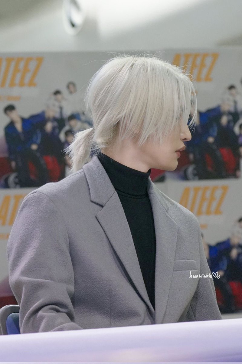 mooonbunny's tweet photo. the cultural impact low silver ponytail seonghwa had https://t.co/qDFlg2Z6cU
