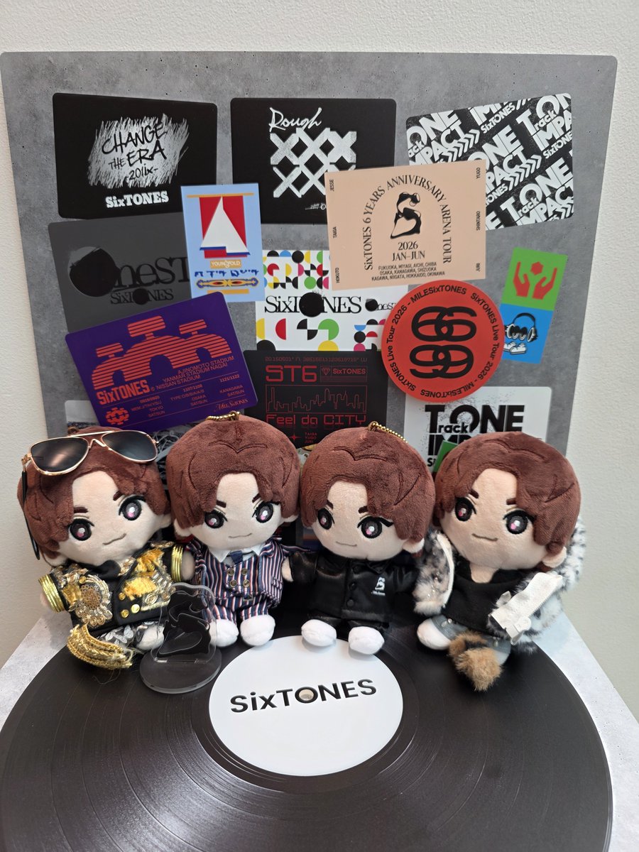 happy1958yuki's tweet photo. ファミクラストアにて購入完了💎😊
ウインドブレーカーは背中にも袖にもちゃんとMILESixTONES が入っています💕

#SixTONES
#はぴぬい https://t.co/dqcwF6fDbA